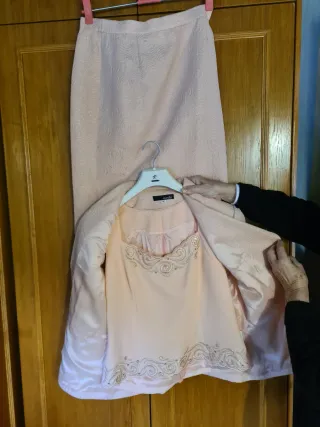 Traje falda y chaqueta rosa talla M