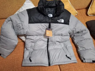 Chaqueta The North Face gris y negra