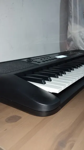 Teclado Yamaha E-383