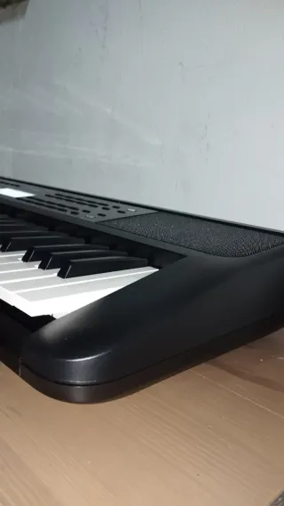 Teclado Yamaha E-383