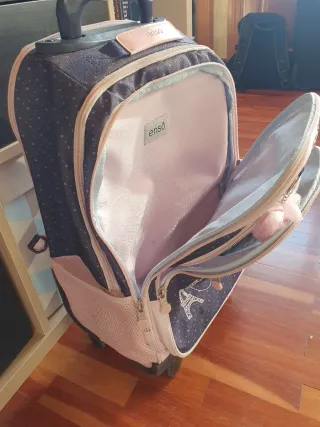 Mochila con ruedas y diseño infantil
