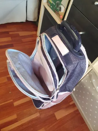Mochila con ruedas y diseño infantil