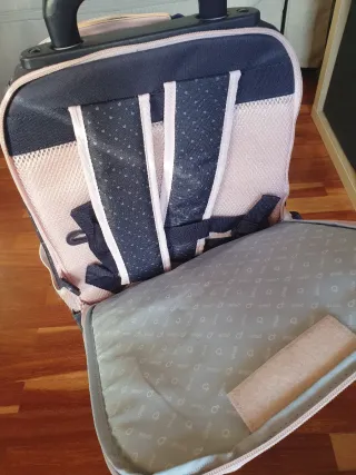 Mochila con ruedas y diseño infantil