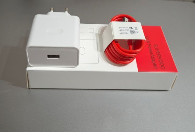 Caricabatterie condivisibile OnePlus 80W + Cavo USB C