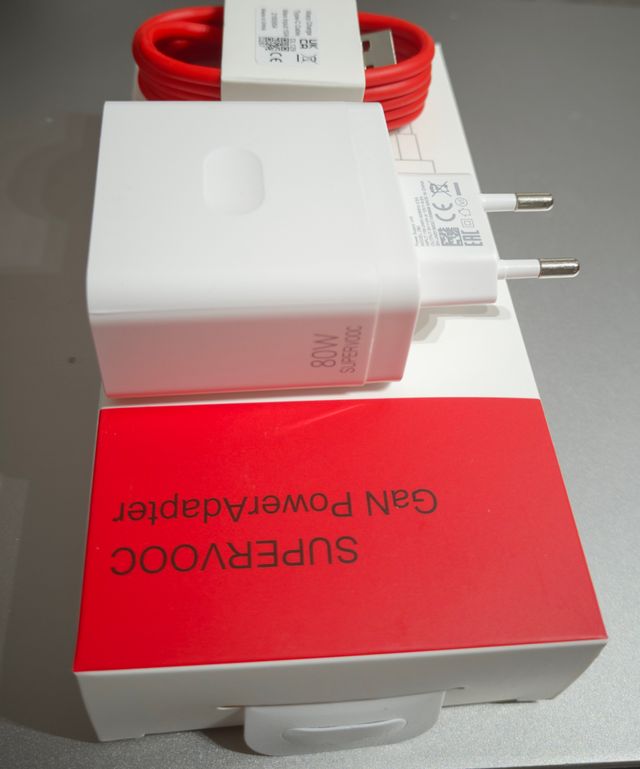 Caricabatterie condivisibile OnePlus 80W + Cavo USB C