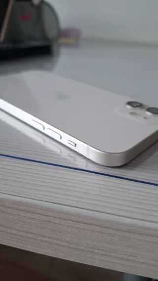 iPhone 12 Blanco 64GB + Caja original +Fundas