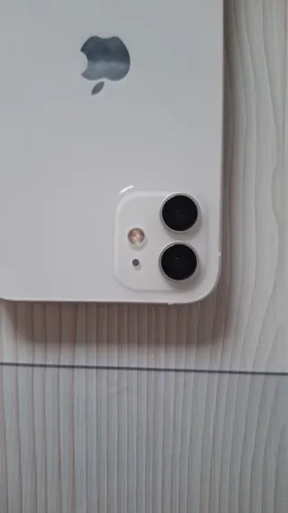 iPhone 12 Blanco 64GB + Caja original +Fundas