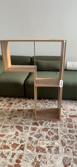 Estanterías de madera y metal