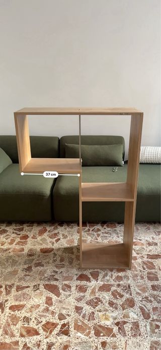 Estanterías de madera y metal