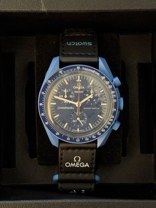 Moonswatch Mission to Neptune Moonshine Gold NUOVO