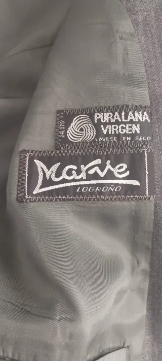 Traje de caballero gris