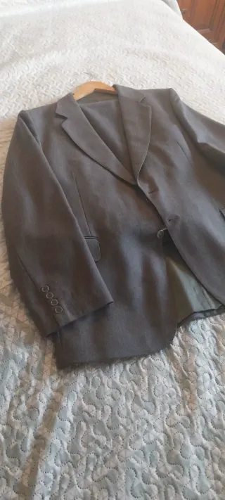 Traje de caballero gris