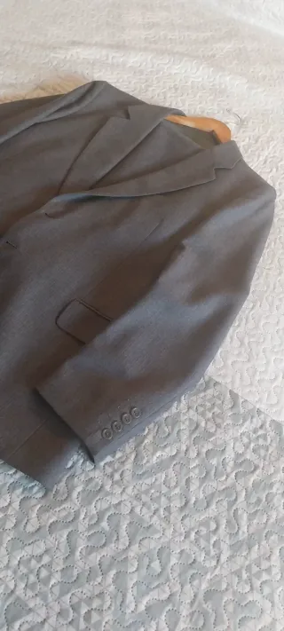 Traje de caballero gris