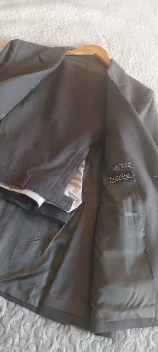 Traje de caballero gris