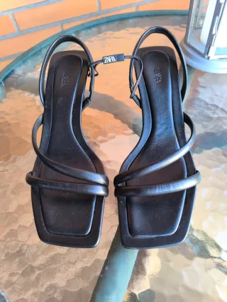 Sandalias Zara Piel Talla 37 Negras nuevas.