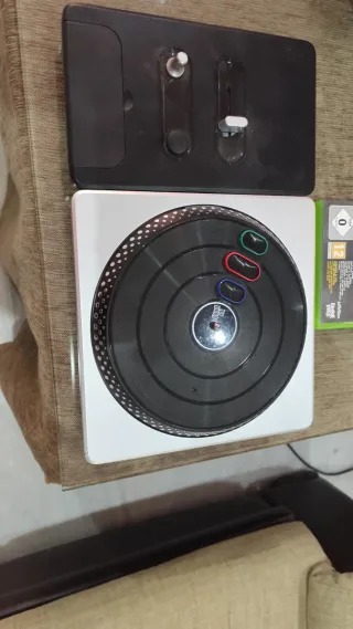 DJ Hero Xbox 360 + Plato Giradiscos