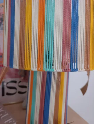 Lámpara de mesa multicolor