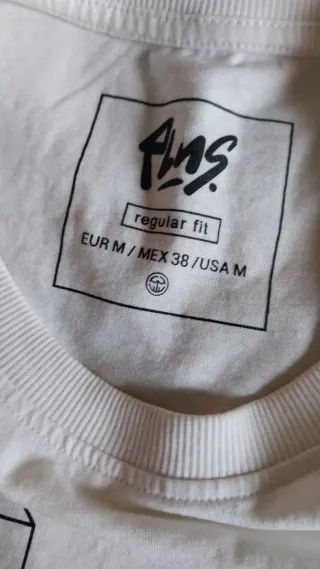 Camiseta Polinesia multicolor y blanca