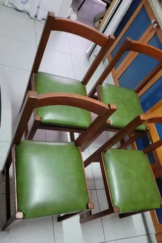 4 SILLAS MUY BONITAS DE MADERA ,PARA COMEDOR BARAT