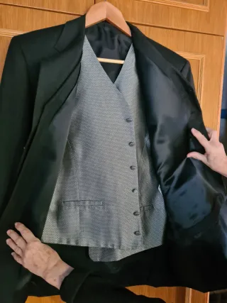 Traje de chaqueta y pantalón negro/gris