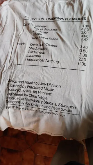 Camiseta Joy Division Unknown Pleasures Beige