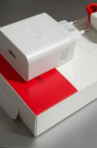 Cargador compartible OPPO 80W y Cable USB C 1m