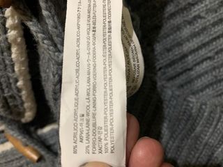 Gilet grigio a maglia con cappuccio in pile sherpa