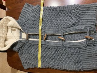 Gilet grigio a maglia con cappuccio in pile sherpa