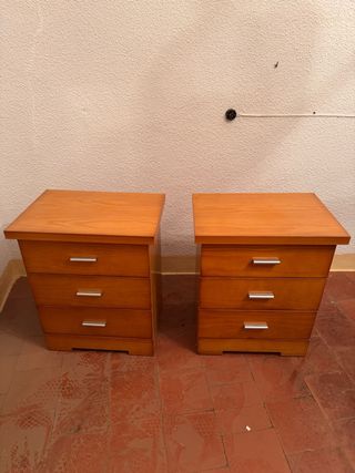 cabecero y dos mesitas