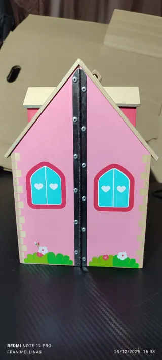 Casa de muñecas de madera