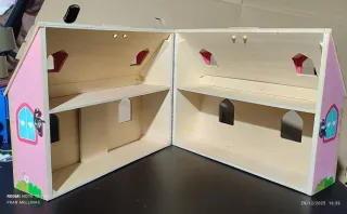 Casa de muñecas de madera
