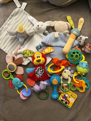 Baúl con muchisimos  juguetes