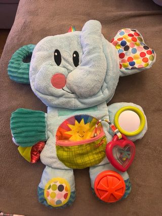 Baúl con muchisimos  juguetes