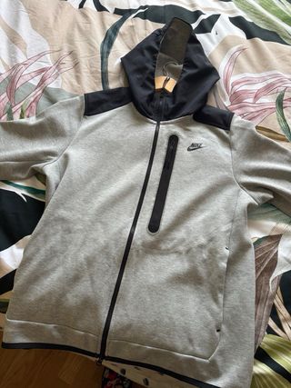 Sudadera Nike Tech Fleece Gris y Negra
