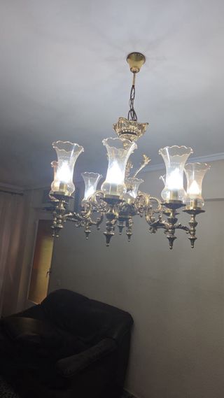 Lámpara de araña antigua dorada