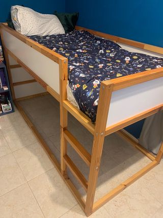 Litera reversible Ikea. Se vende desmontada.