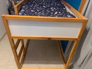 Litera reversible Ikea. Se vende desmontada.