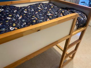 Litera reversible Ikea. Se vende desmontada.