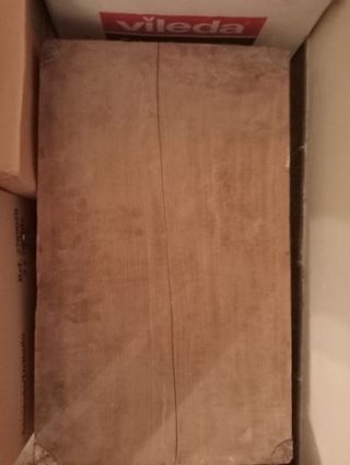 Tres maletas antiguas de tela y madera