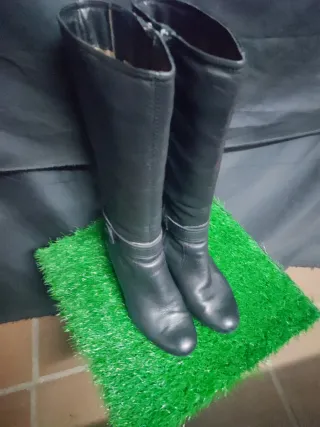 Botas altas de cuero negras para mujer