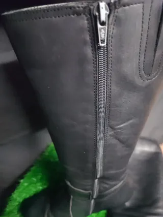 Botas altas de cuero negras para mujer