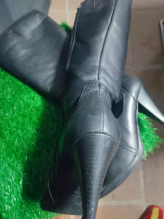 Botas altas de cuero negras para mujer