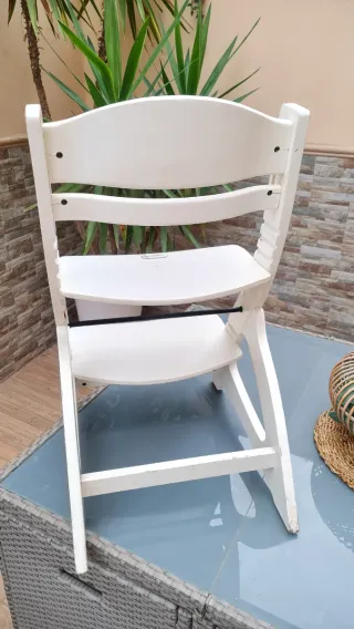 Silla evolutiva tipo Stokke blanca