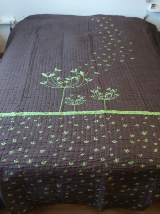 Colcha reversible con estampado floral