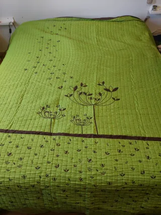 Colcha reversible con estampado floral