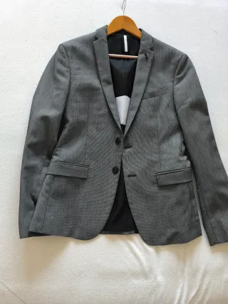 Traje gris