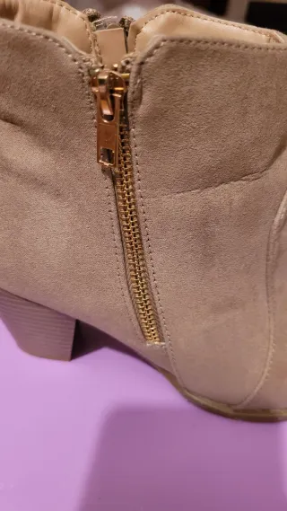 Botas de tacón beige