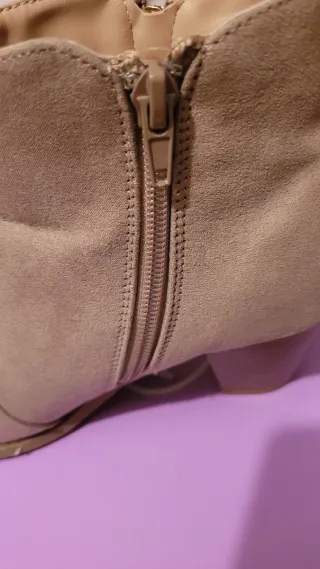 Botas de tacón beige