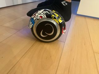 Hoverboard con diseño de calaveras