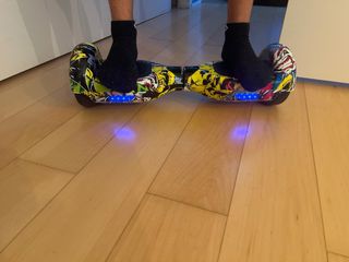 Hoverboard con diseño de calaveras